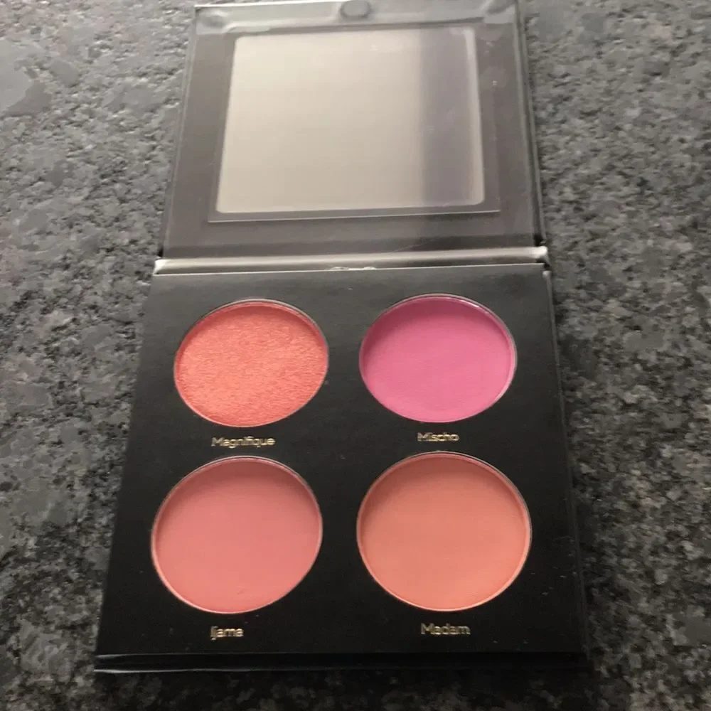 Mischo Beauty Limited Edition universally flattering blush palette 4 shades NEW